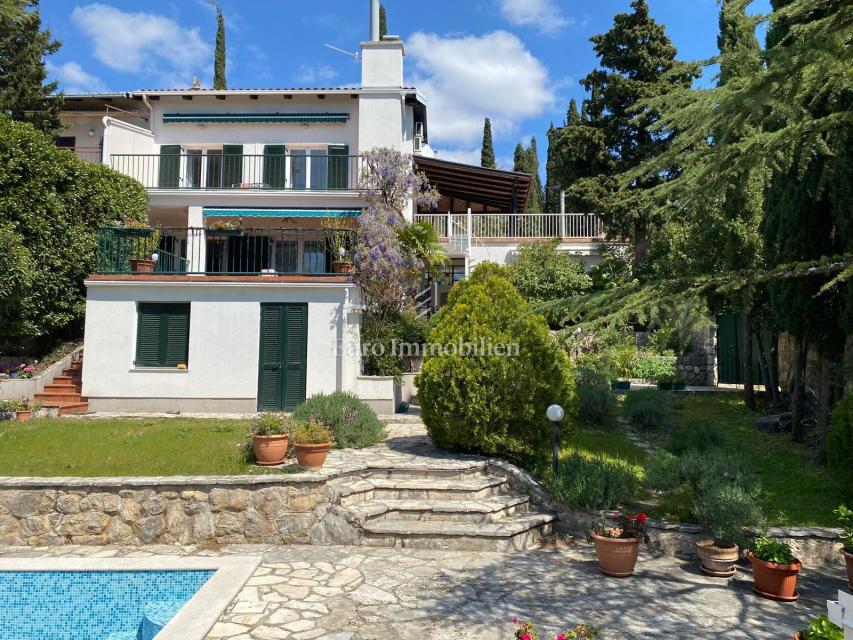 Čudovita Družinska Hiša Pristnega Sloga