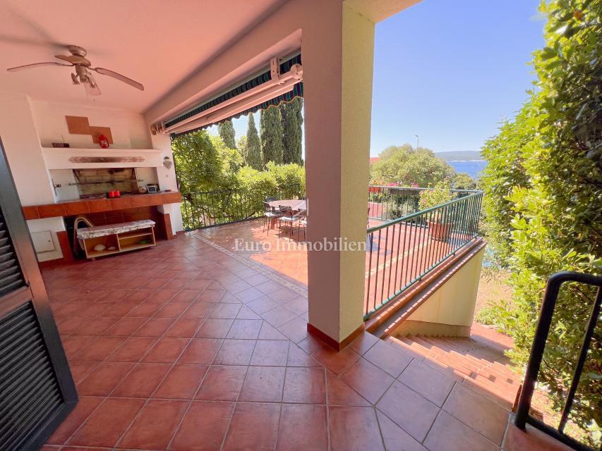 Čudovita Družinska Hiša Pristnega Sloga