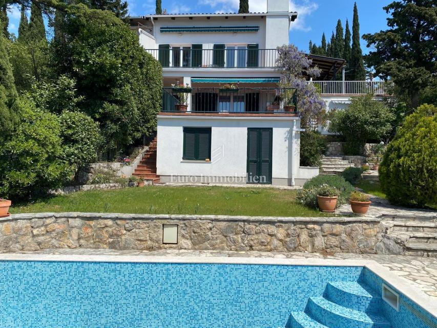 Čudovita Družinska Hiša Pristnega Sloga