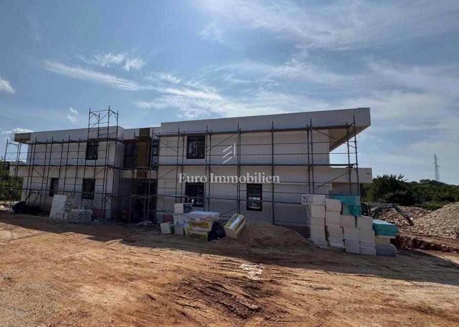 Istra, Rovinj – okolica, novogradnja, stanovanje 1 soba + dnevna soba z vrtom