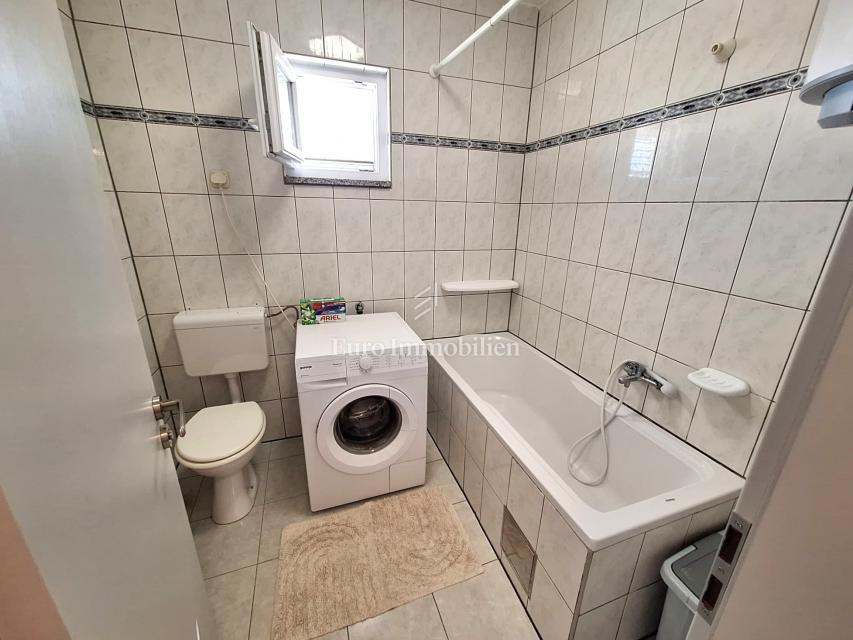 Mesto Krk, Stanovanje s teraso 300 m od morja