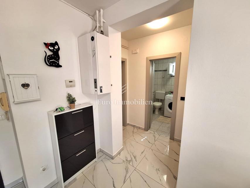 Mesto Krk, Stanovanje s teraso 300 m od morja