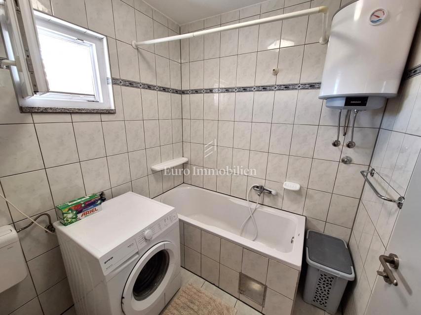 Mesto Krk, Stanovanje s teraso 300 m od morja