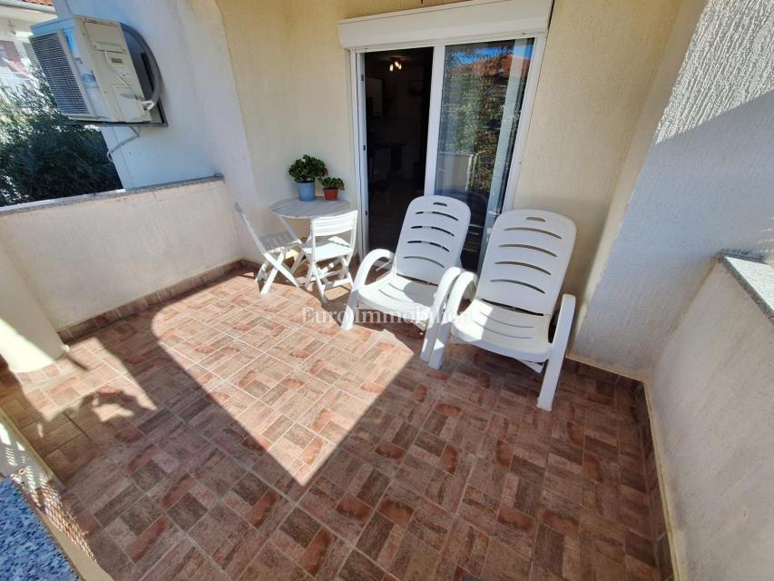 Mesto Krk, Stanovanje s teraso 300 m od morja