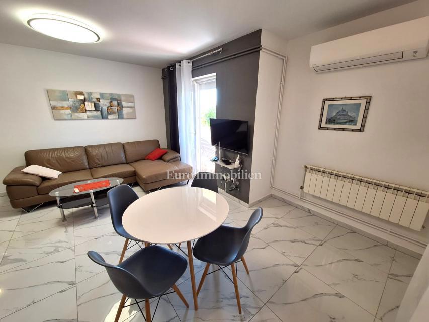 Mesto Krk, Stanovanje s teraso 300 m od morja