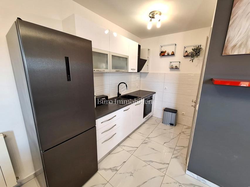 Mesto Krk, Stanovanje s teraso 300 m od morja