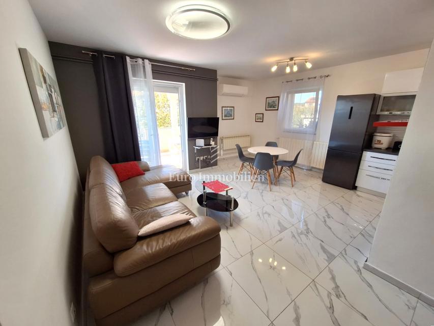 Mesto Krk, Stanovanje s teraso 300 m od morja