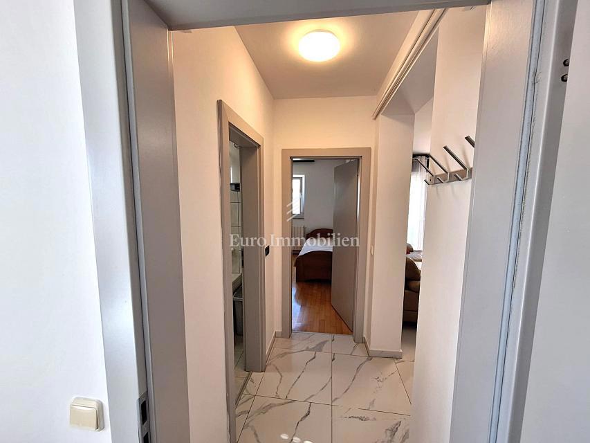 Mesto Krk, Stanovanje s teraso 300 m od morja