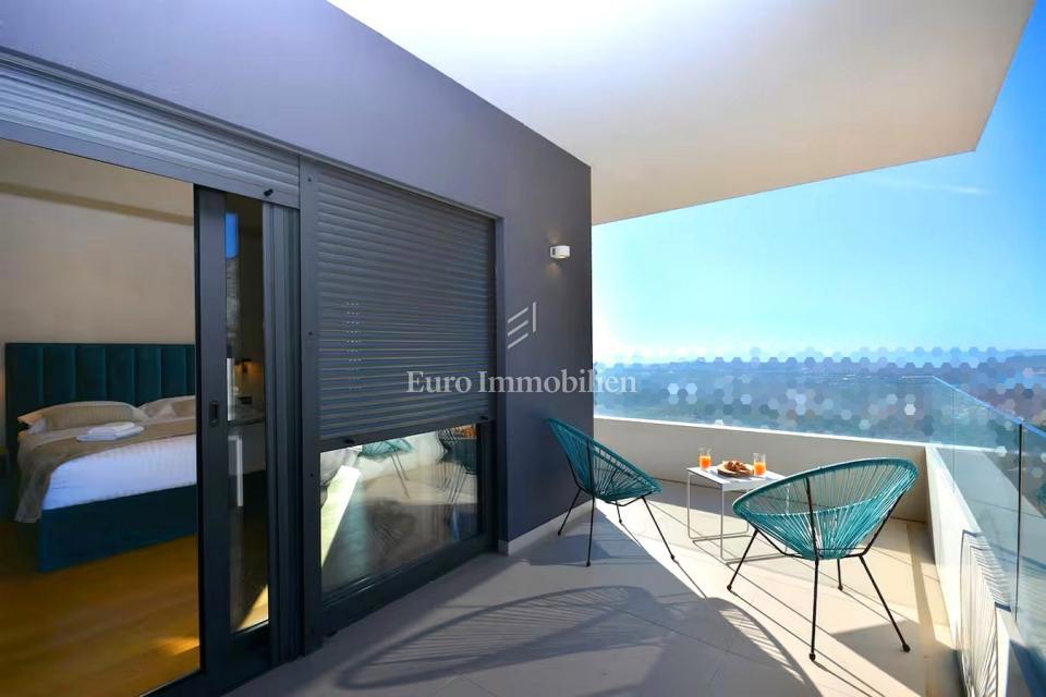 Luksuzna vila z bazenom in panoramskim razgledom