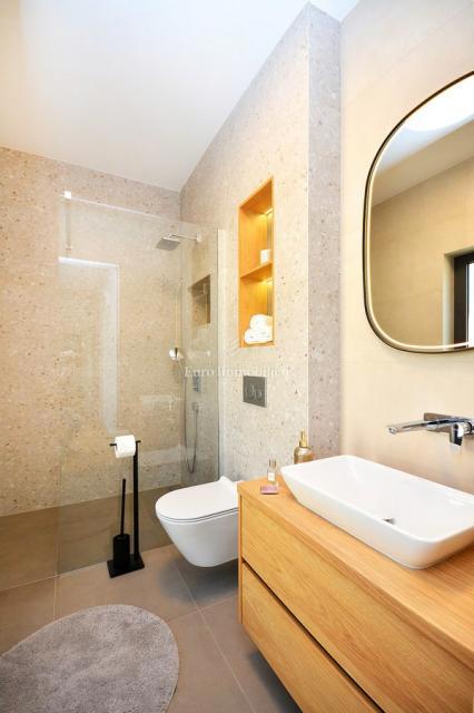 Luksuzna vila z bazenom in panoramskim razgledom