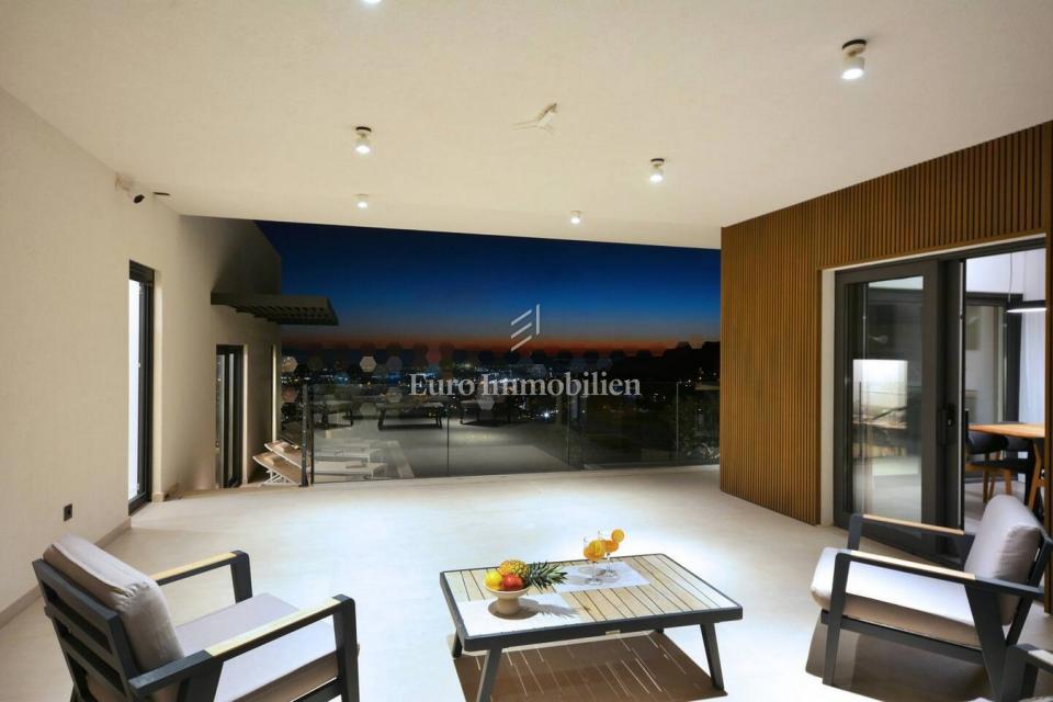 Luksuzna vila z bazenom in panoramskim razgledom