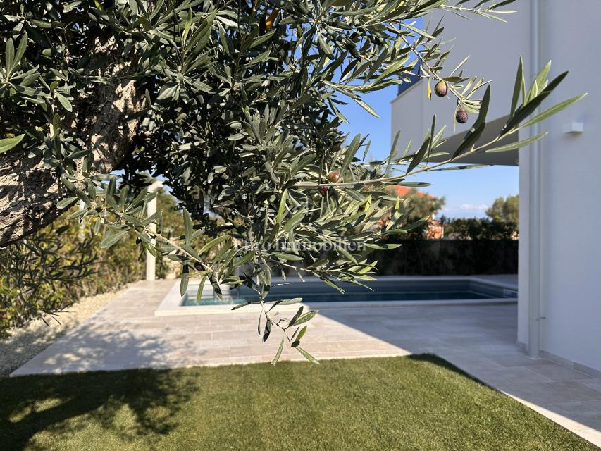 Moderna nova hiša z bazenom, Malinska