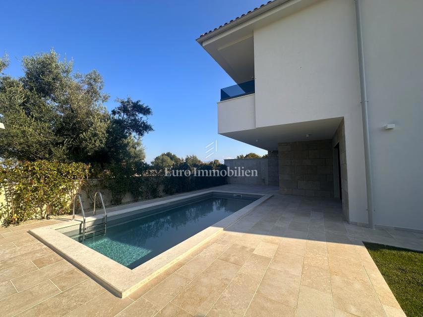 Moderna nova hiša z bazenom, Malinska