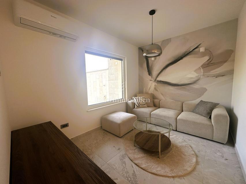 Moderna nova hiša z bazenom, Malinska