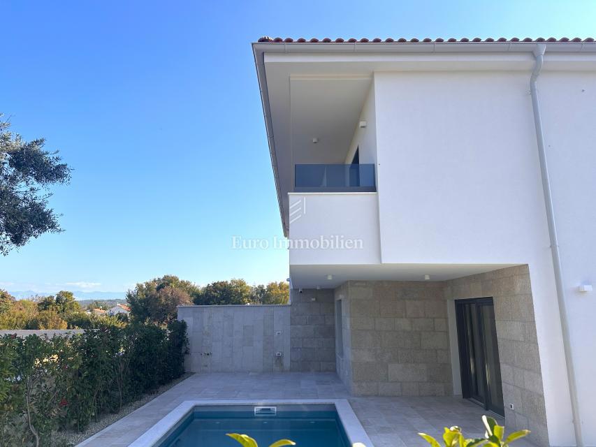 Moderna nova hiša z bazenom, Malinska