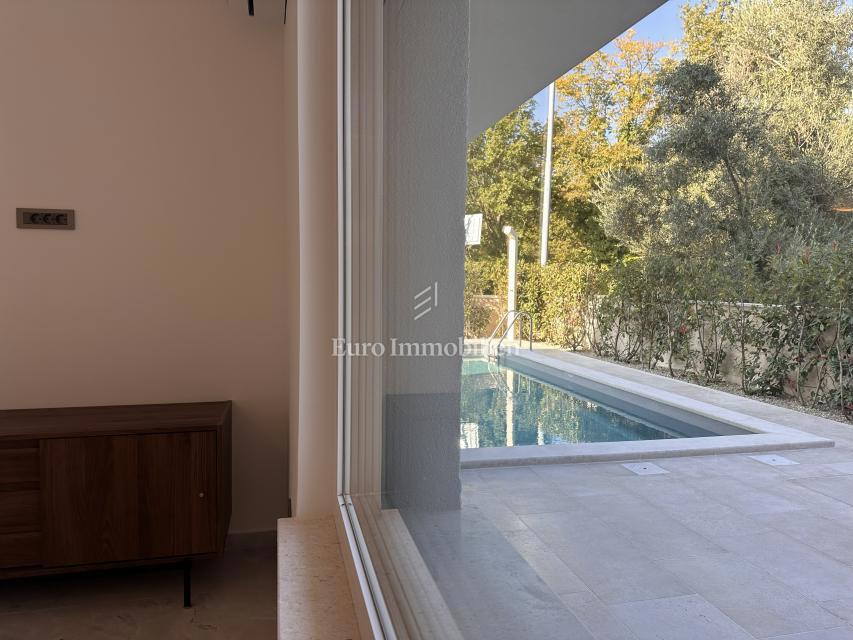 Moderna nova hiša z bazenom, Malinska