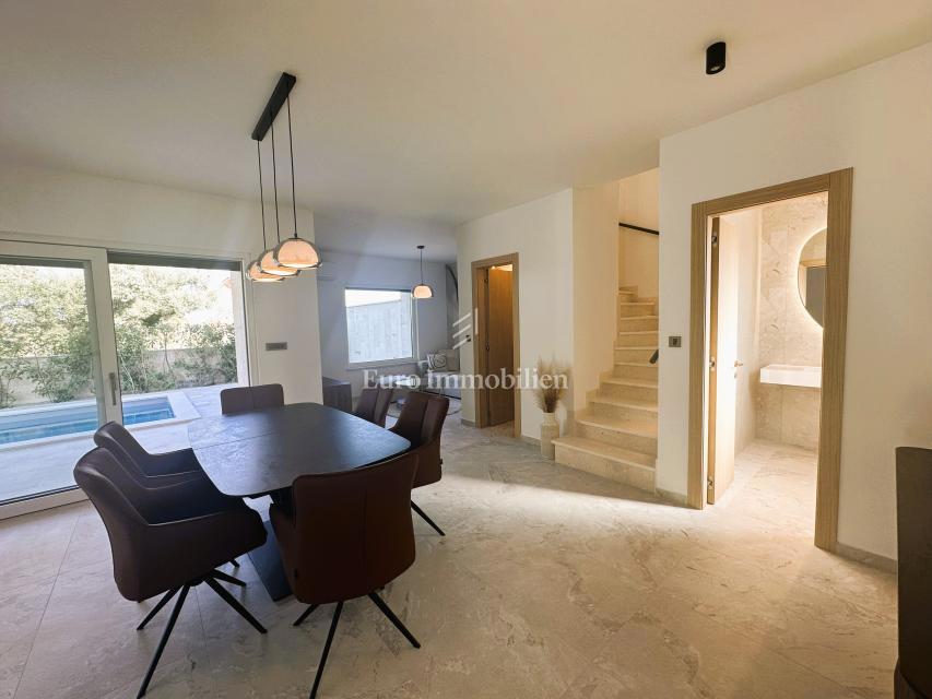 Moderna nova hiša z bazenom, Malinska