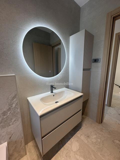 Moderna nova hiša z bazenom, Malinska