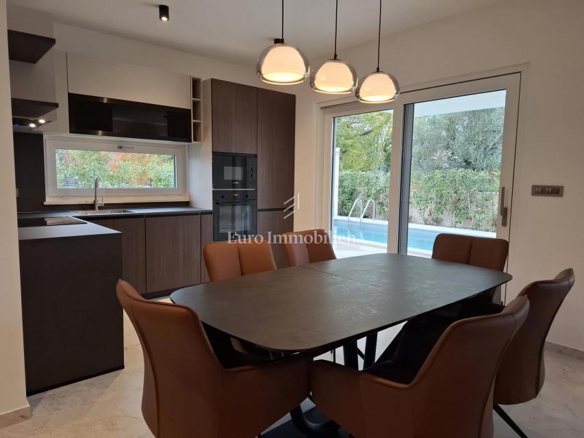 Moderna nova hiša z bazenom, Malinska