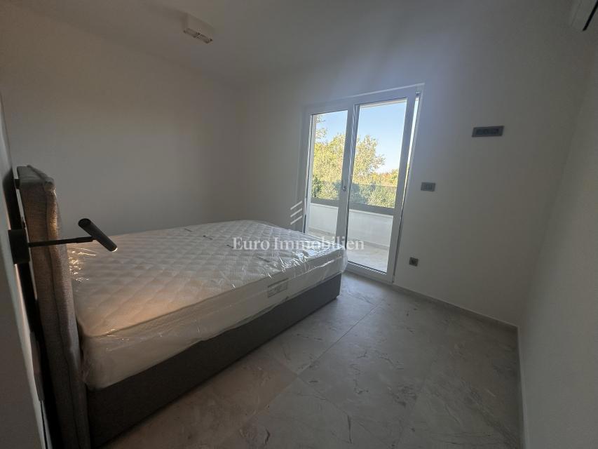 Moderna nova hiša z bazenom, Malinska