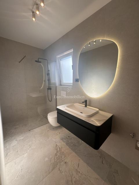 Moderna nova hiša z bazenom, Malinska