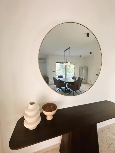 Moderna nova hiša z bazenom, Malinska