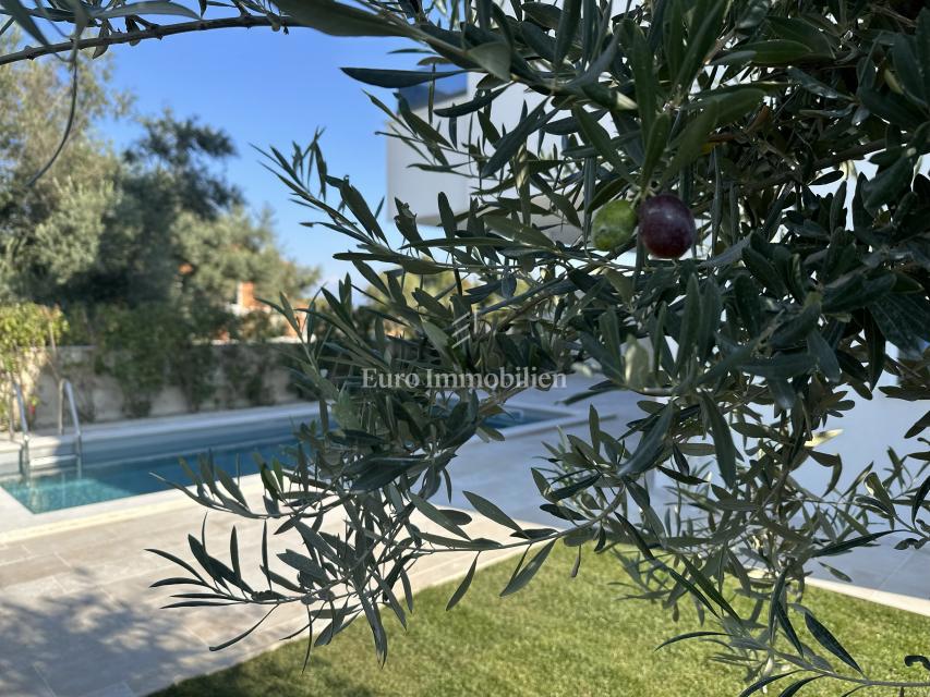 Moderna nova hiša z bazenom, Malinska