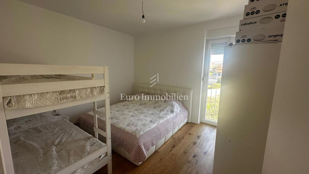 Brodarica, moderno opremljeno stanovanje, 50 m od morja