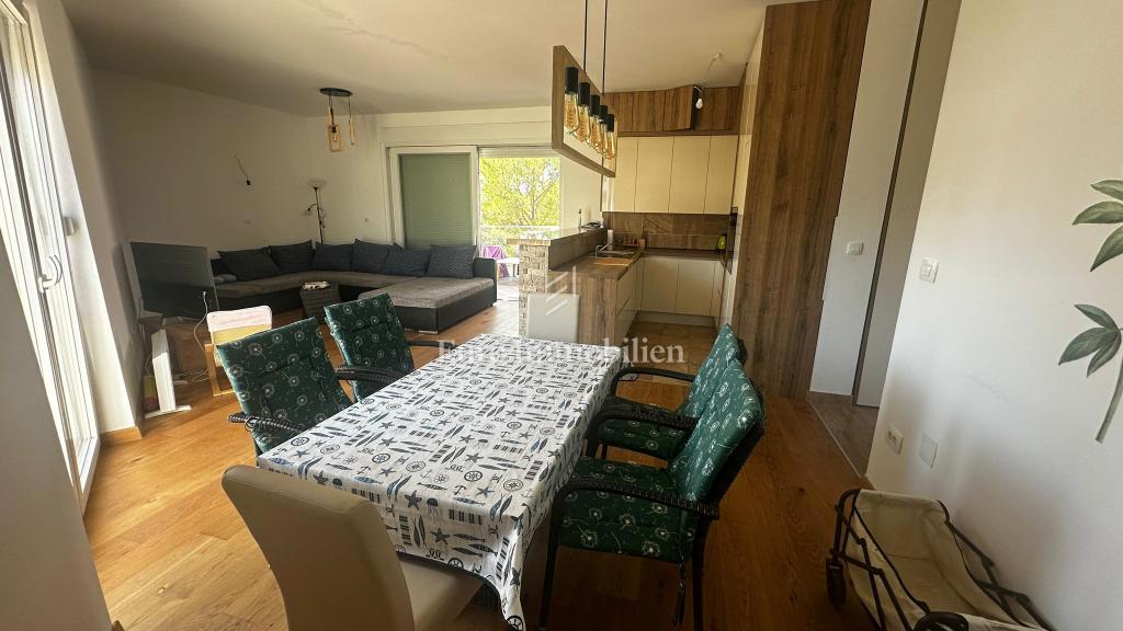 Brodarica, moderno opremljeno stanovanje, 50 m od morja