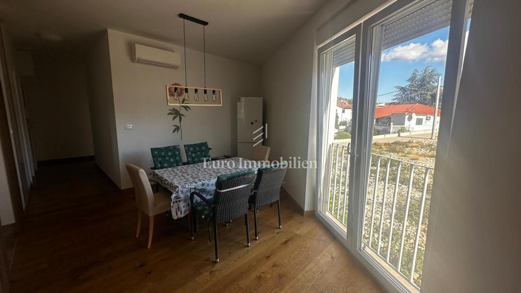 Brodarica, moderno opremljeno stanovanje, 50 m od morja