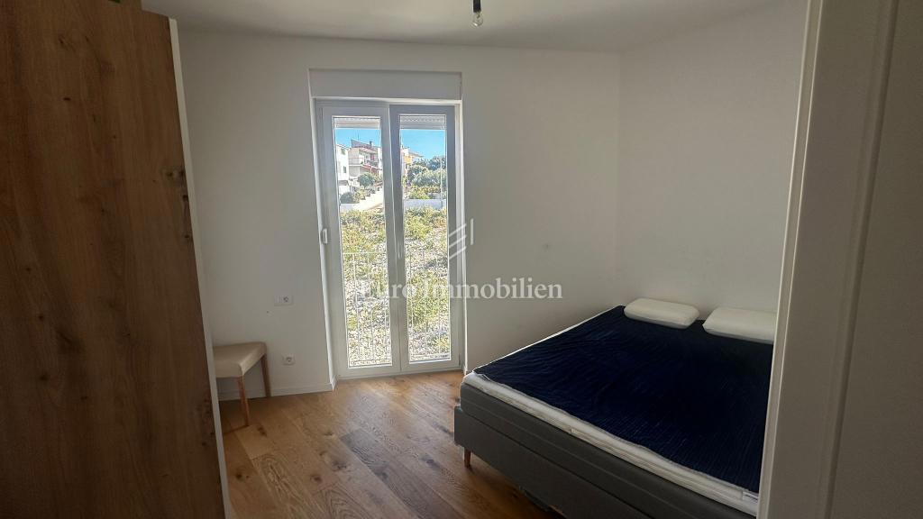 Brodarica, moderno opremljeno stanovanje, 50 m od morja