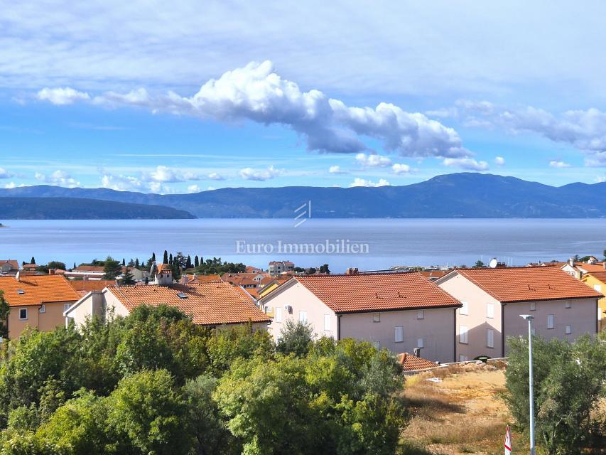 Opremljeno stanovanje z odprtim pogledom na morje