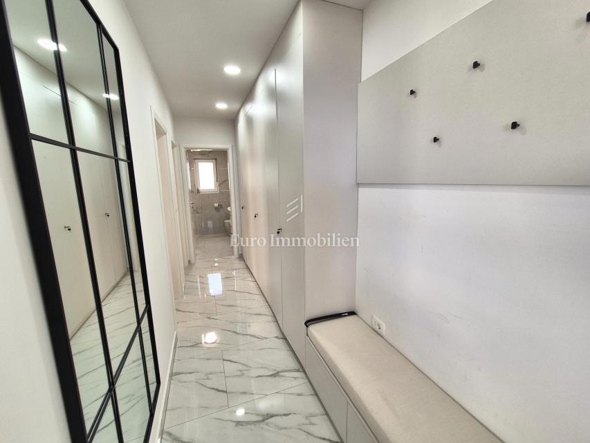 Opremljeno stanovanje z odprtim pogledom na morje