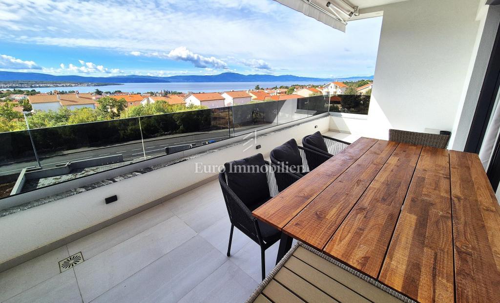 Opremljeno stanovanje z odprtim pogledom na morje