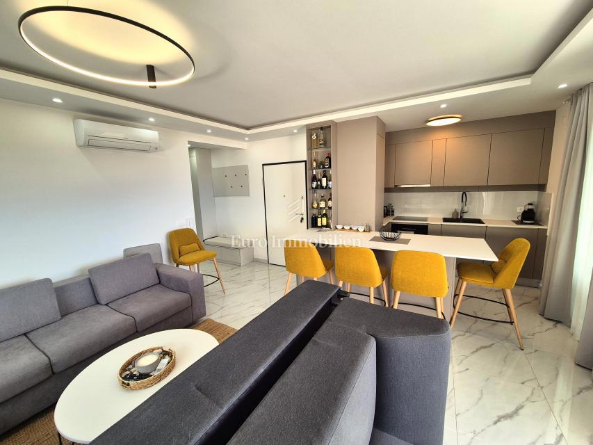 Opremljeno stanovanje z odprtim pogledom na morje