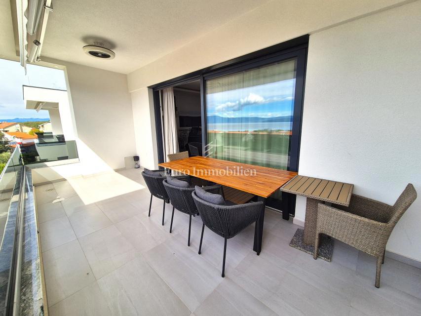 Opremljeno stanovanje z odprtim pogledom na morje