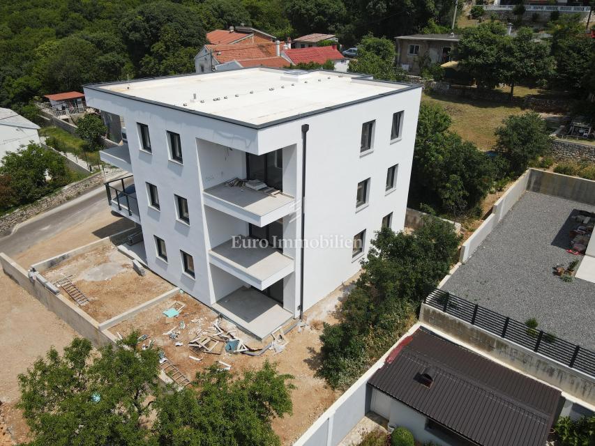 Apartma v novogradnji s pogledom na morje