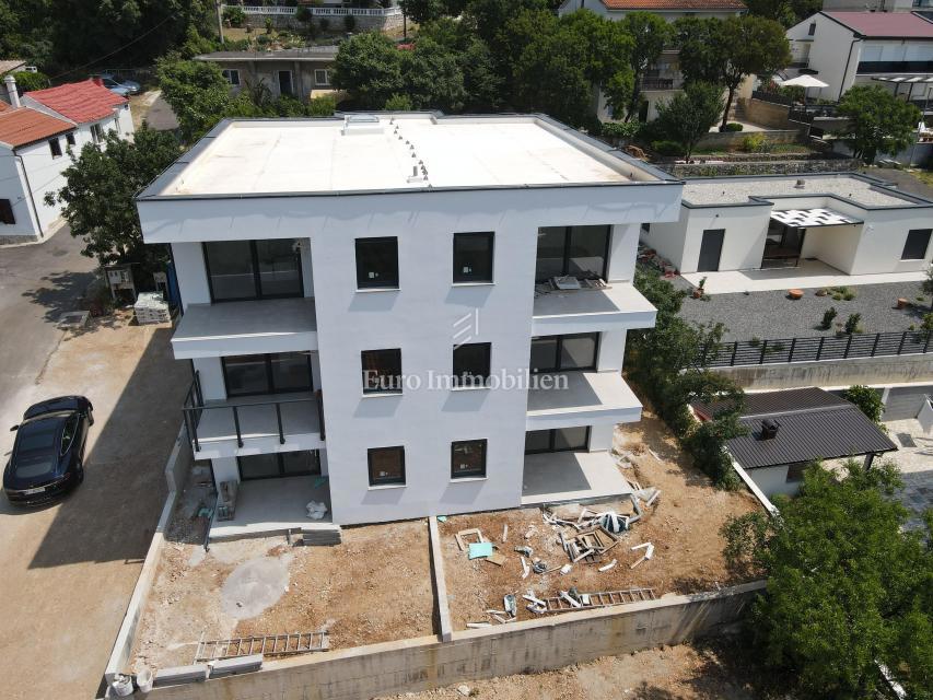 Apartma v novogradnji s pogledom na morje