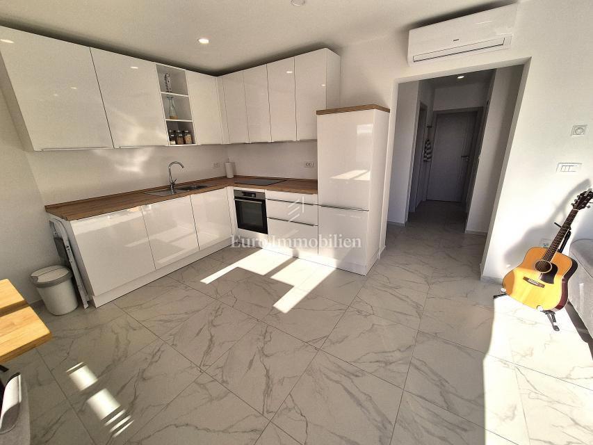 Nova stavba s pogledom na morje