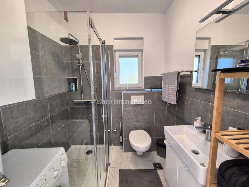 Nova stavba s pogledom na morje