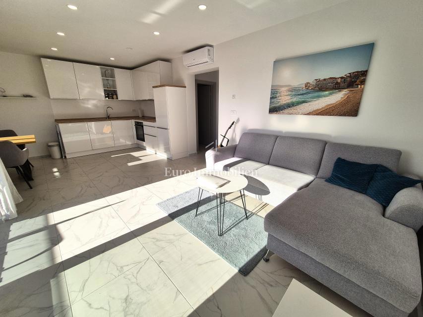 Nova stavba s pogledom na morje