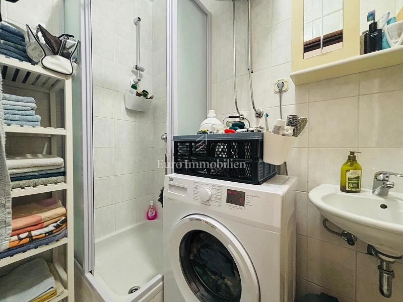 Dvosobno stanovanje z veliko teraso blizu plaže