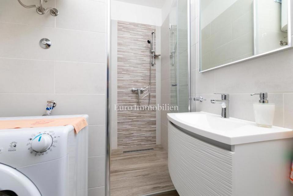 Soline Bay - opremljeno stanovanje naprodaj