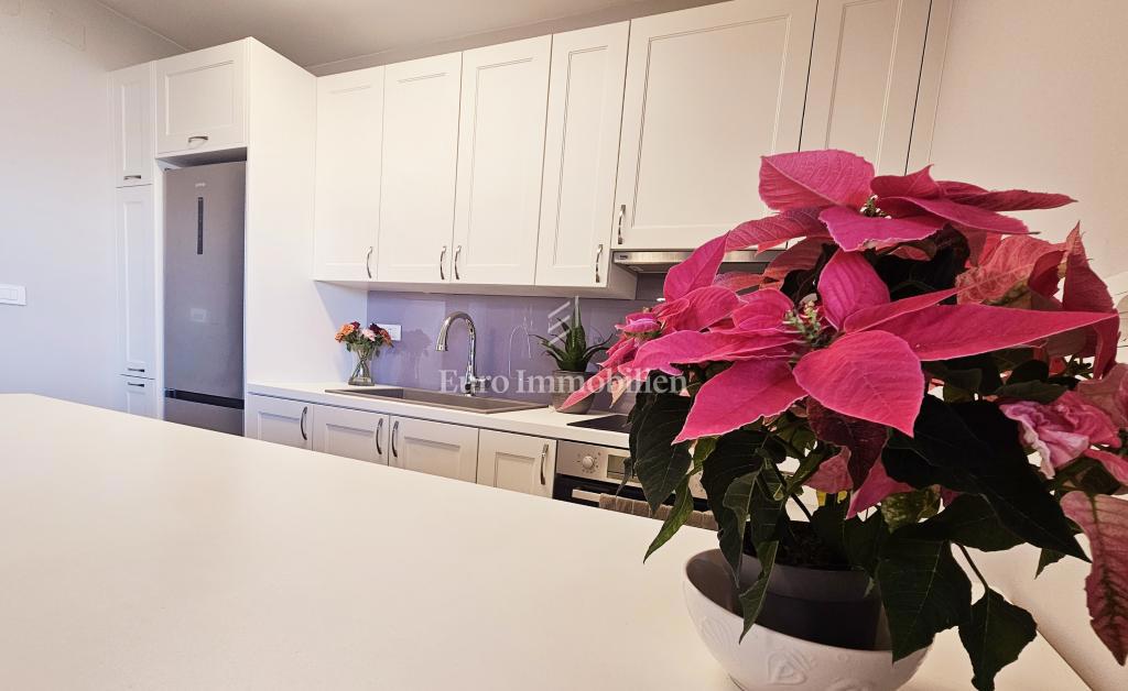 Funkcionalno dvosobno stanovanje z nadkrito teraso