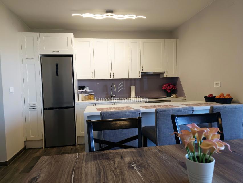 Funkcionalno dvosobno stanovanje z nadkrito teraso