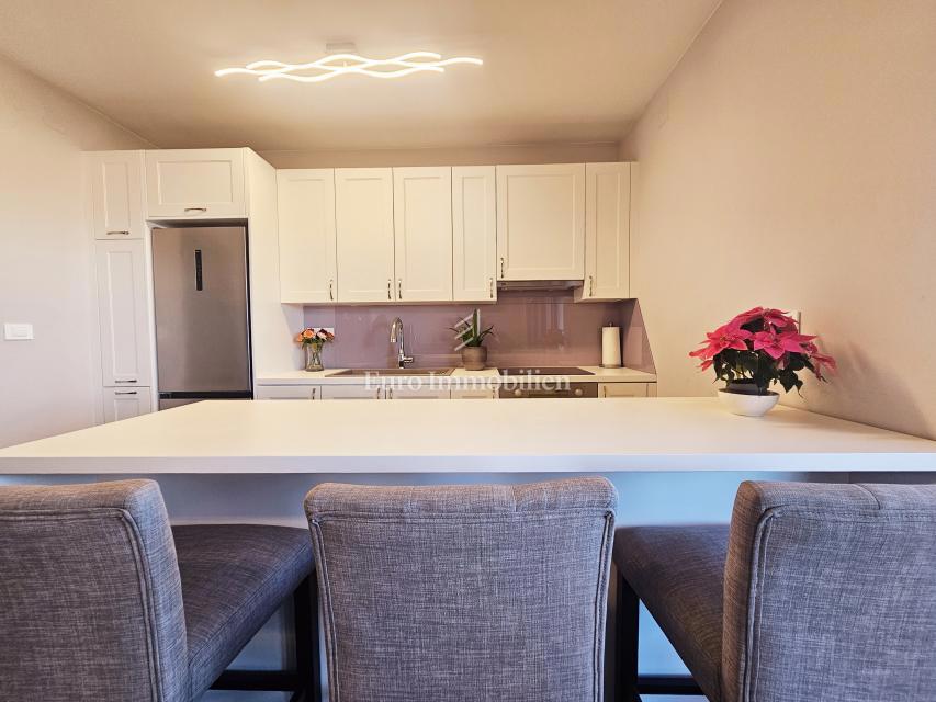 Funkcionalno dvosobno stanovanje z nadkrito teraso