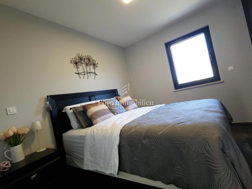 Funkcionalno dvosobno stanovanje z nadkrito teraso