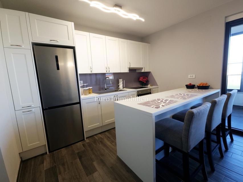 Funkcionalno dvosobno stanovanje z nadkrito teraso