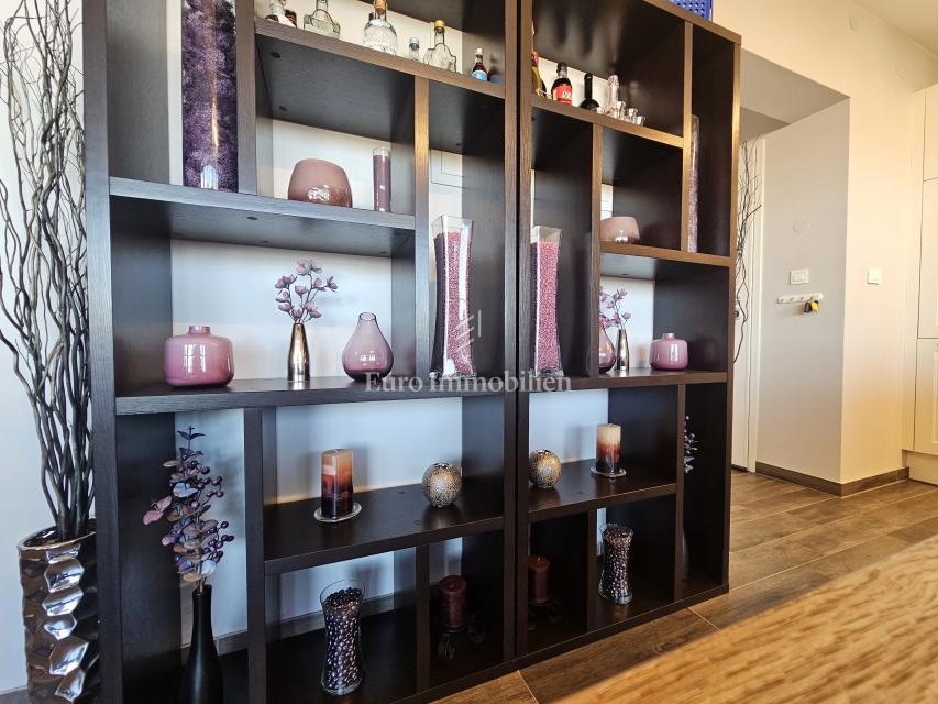 Funkcionalno dvosobno stanovanje z nadkrito teraso