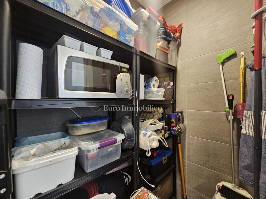 Funkcionalno dvosobno stanovanje z nadkrito teraso